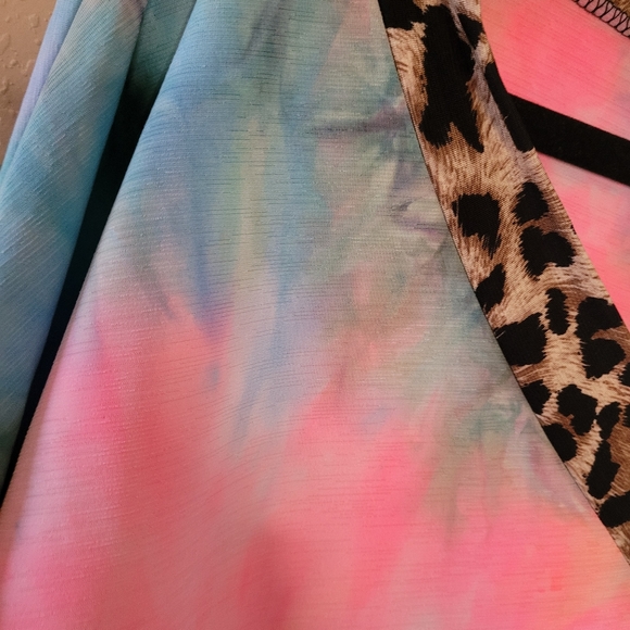 Muriell's Closet cheetah & tie dye blouse - Picture 3 of 10